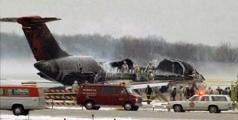 airplane crash detroit city airport