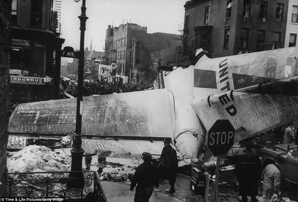 Crash of a Douglas DC-8-11 in New York: 90 killed