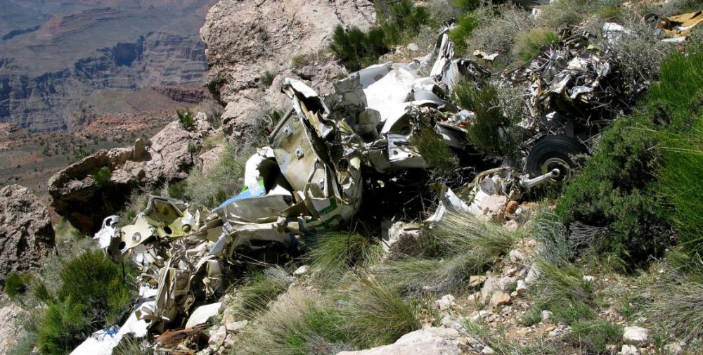 Crash of a Piper PA-31-350 Navajo Chieftain near Peach Springs: 10 